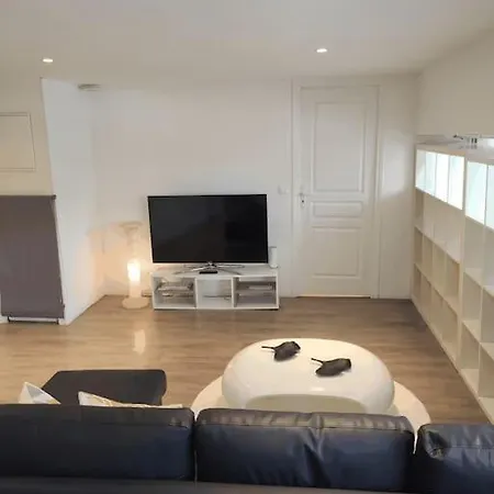 Appartement Charmant Americain Hardricourt Exterior photo